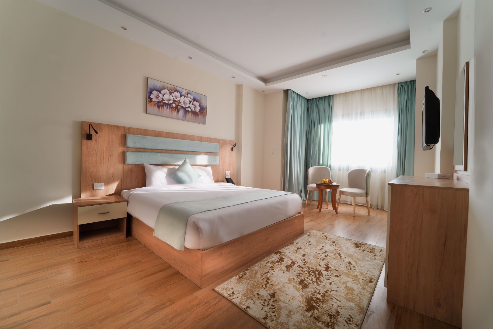 King Bed room in suite (Large)